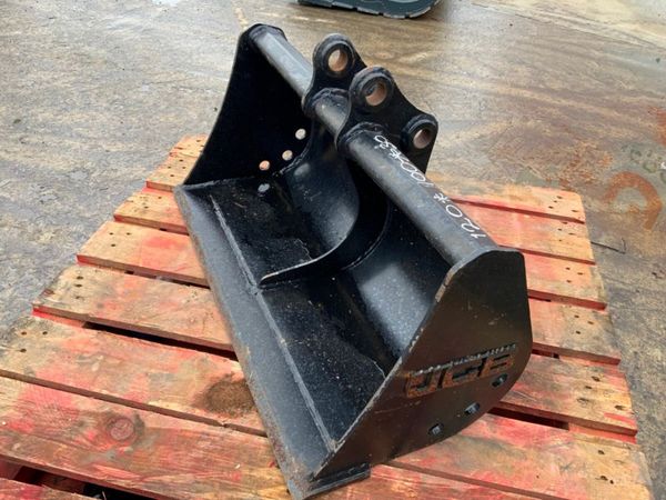 30" JCB GRADING BUCKET.......30mm PINS.......643. 381323867