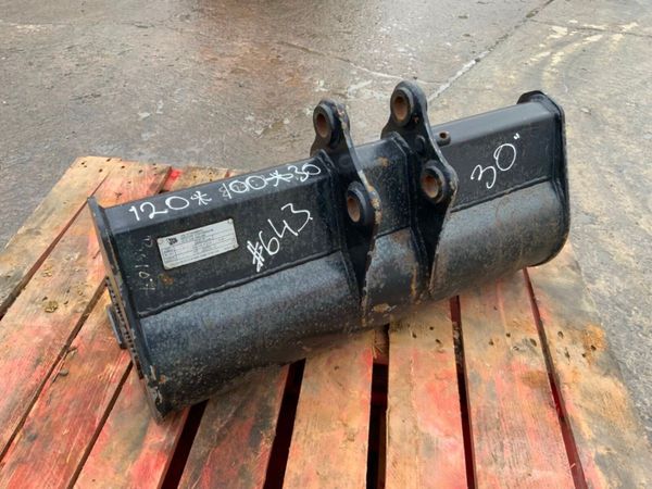 30" JCB GRADING BUCKET.......30mm PINS.......643. 381323868