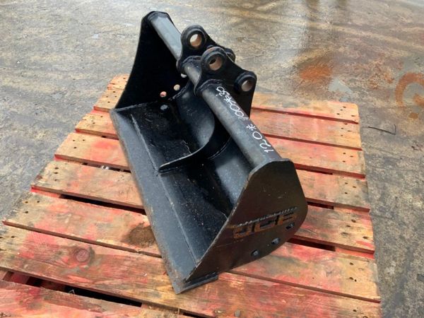 30" JCB GRADING BUCKET.......30mm PINS.......643. 381323871