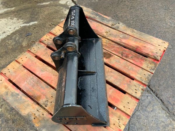 30" JCB GRADING BUCKET.......30mm PINS.......643. 381323875