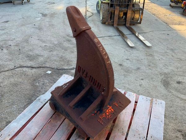 36" DIGGING BUCKET...65mm PINS..............162w. 381472125