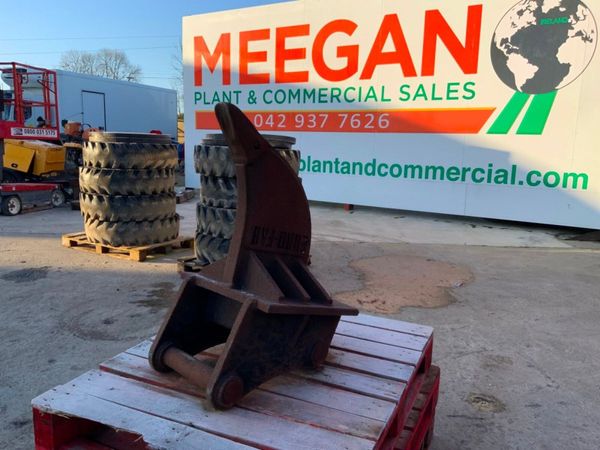 36" DIGGING BUCKET...65mm PINS..............162w. 381472131