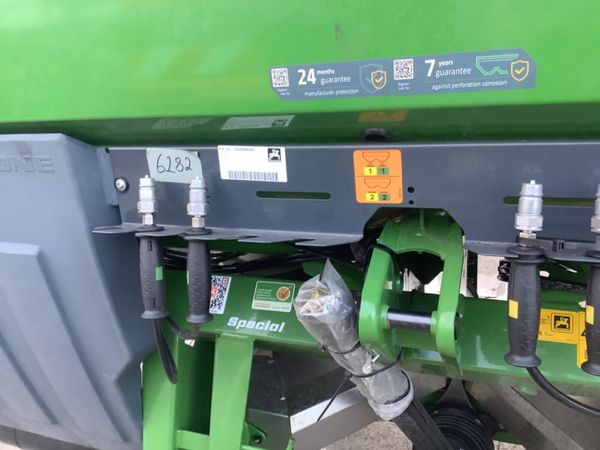 New Amazone ZAV GPS spreaders 381487439