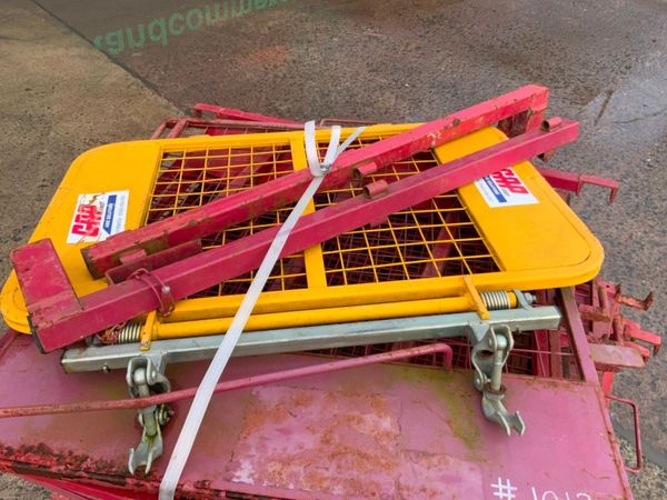 LOADING BAY SCAFFOLDING GATES.......1013 381407272