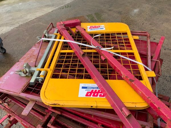 LOADING BAY SCAFFOLDING GATES.......1013 381407279
