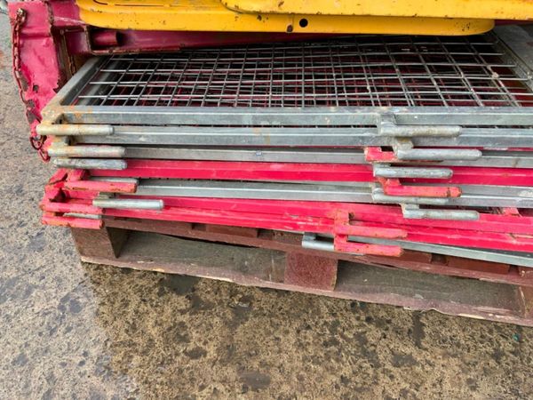 LOADING BAY SCAFFOLDING GATES.......1013 381407281