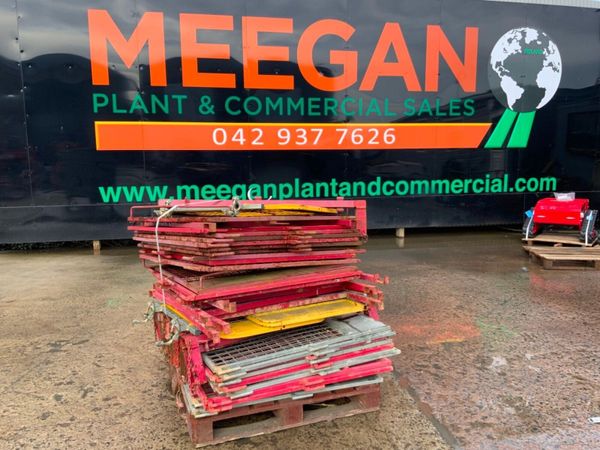 LOADING BAY SCAFFOLDING GATES.......1013 381407282