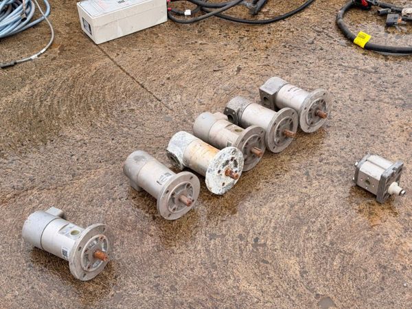 loom + control box + hydraulic pumps.....1231 381407288