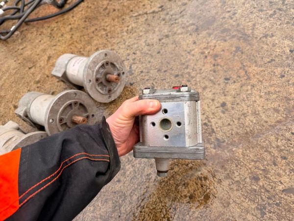 loom + control box + hydraulic pumps.....1231 381407294