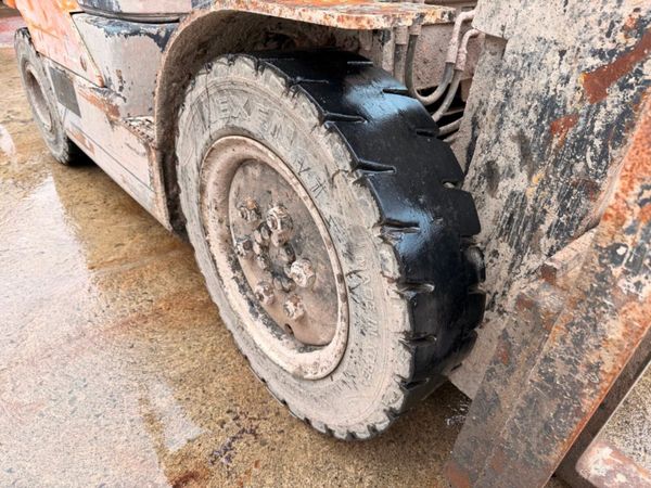 2019 DOOSAN... 2.5 TON ... diesel forklift ..4,283 381407414