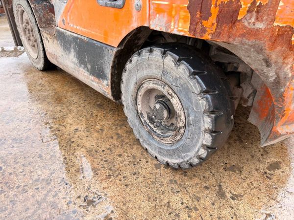 2019 DOOSAN... 2.5 TON ... diesel forklift ..4,283 381407425