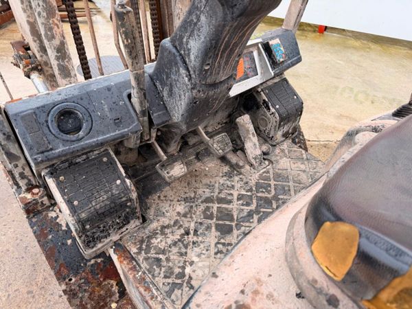 2019 DOOSAN... 2.5 TON ... diesel forklift ..4,283 381407429