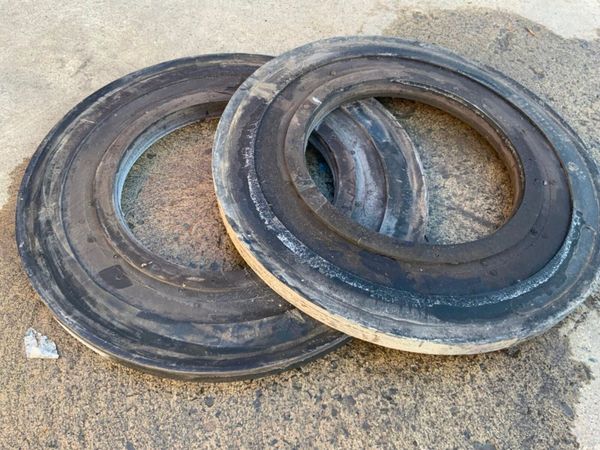 9.0 x 20r WHEELED EXCAVATOR RIMS / TYRES. 381409752
