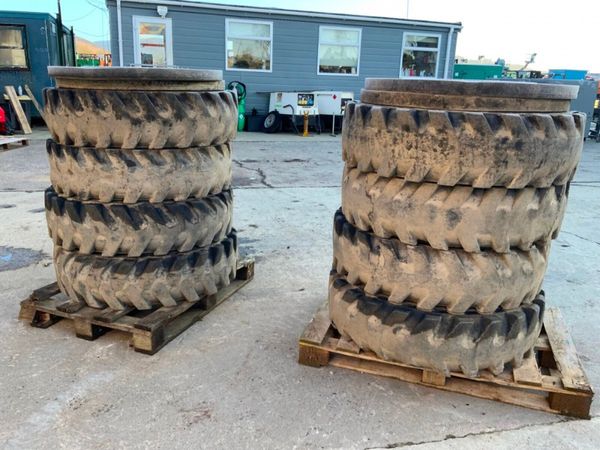 9.0 x 20r WHEELED EXCAVATOR RIMS / TYRES. 381409762
