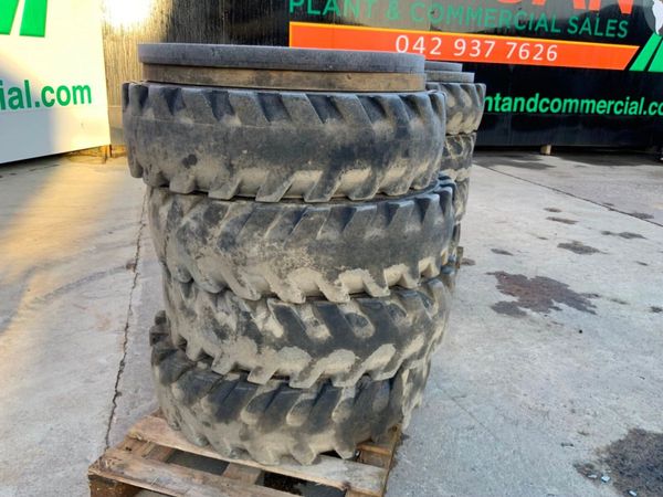 9.0 x 20r WHEELED EXCAVATOR RIMS / TYRES. 381409766