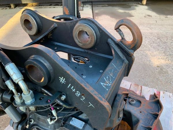 CAT TRS 18   TILT / ROTATOR QUICK HITCH.....1482t. 381438640