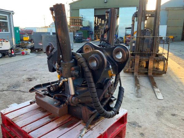 CAT TRS 18   TILT / ROTATOR QUICK HITCH.....1482t. 381438645