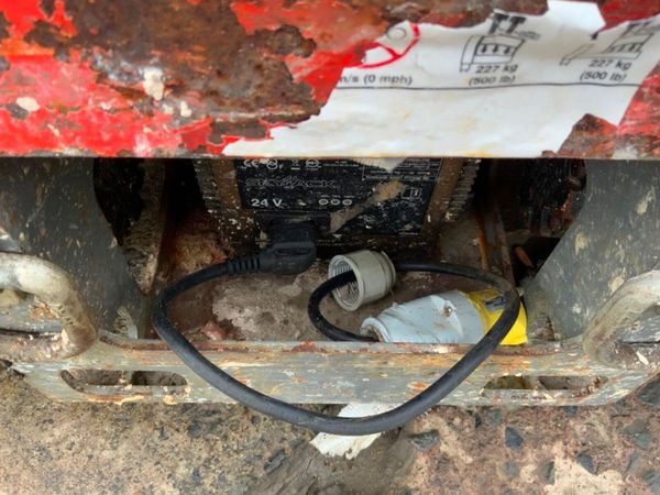 2014 SKYJACK SJ16 ACCESS LIFT PLATFORM......589 381544014