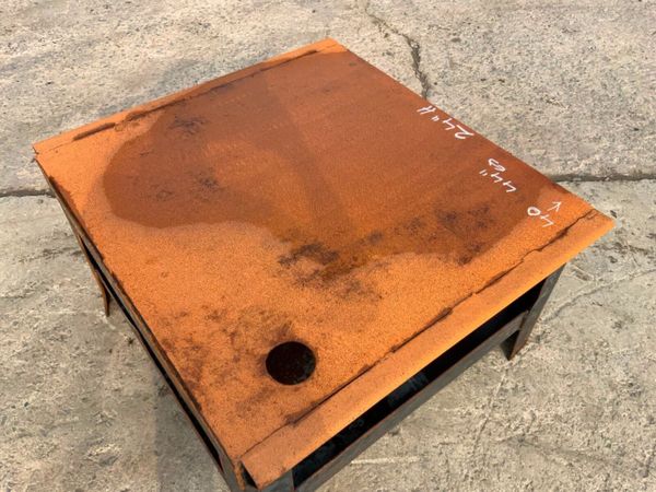 STEEL METAL WORK BENCH.................4440. 381544233