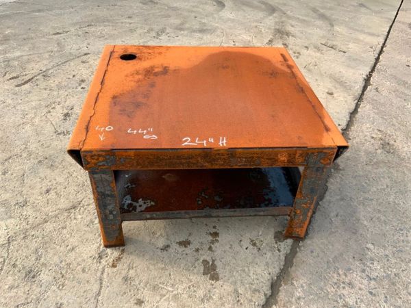 STEEL METAL WORK BENCH.................4440. 381544238