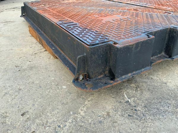 64" x 60" DUCTILE MANHOLE COVER.........122. 381562000