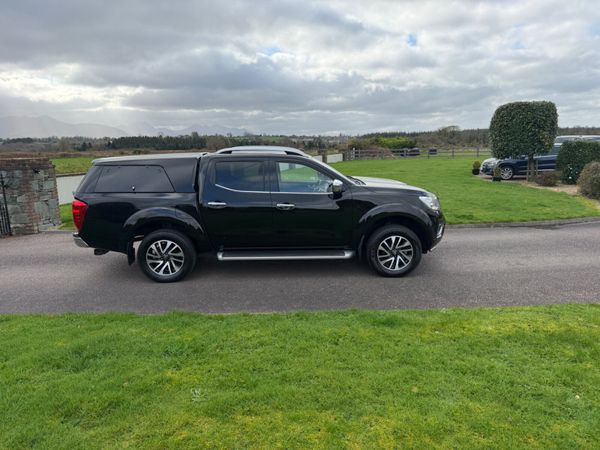 Nissan Navara crew cab ( top spec ) 381505072