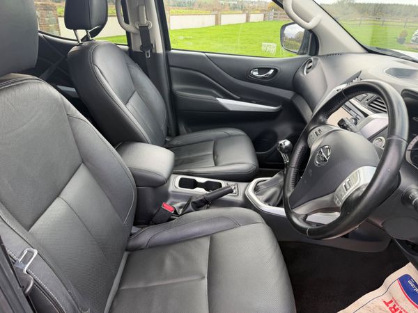 Nissan Navara crew cab ( top spec ) 381505075