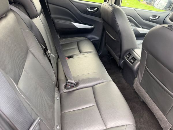 Nissan Navara crew cab ( top spec ) 381505078