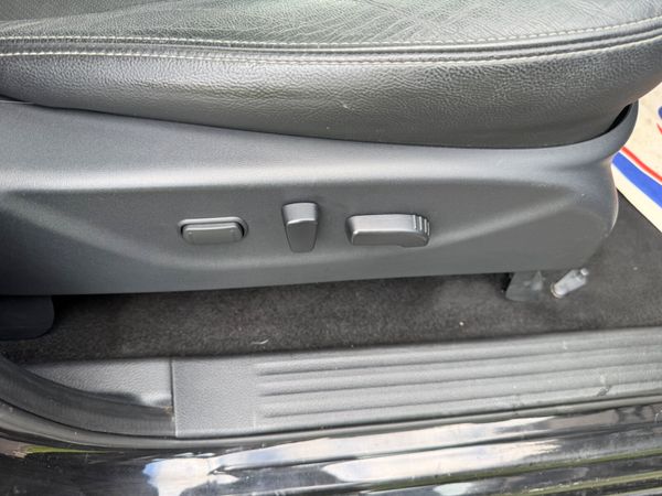 Nissan Navara crew cab ( top spec ) 381505079