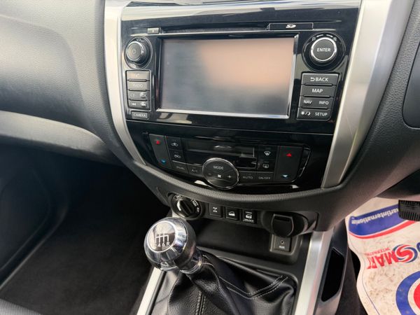 Nissan Navara crew cab ( top spec ) 381505080