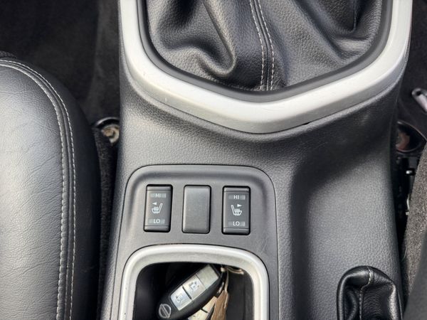 Nissan Navara crew cab ( top spec ) 381505081