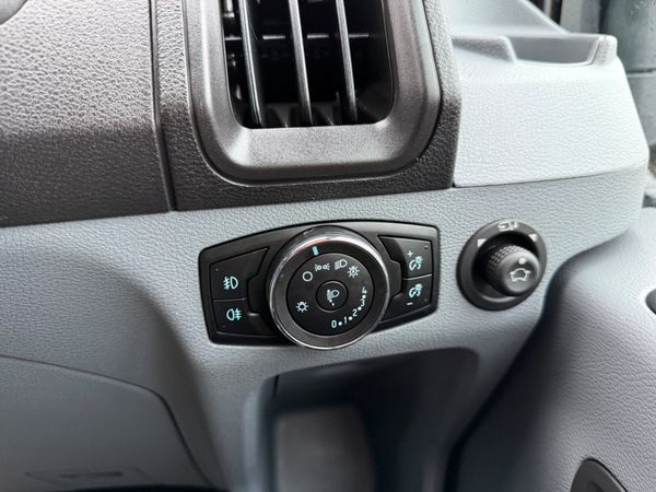 182 FORD TRANSIT 2.2 TREND- ONLY 26k MILES 381509376