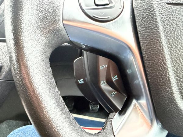 182 FORD TRANSIT 2.2 TREND- ONLY 26k MILES 381509377