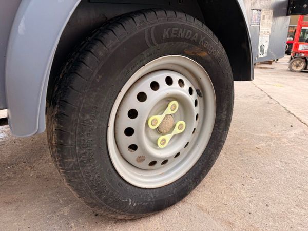 2021 ATLAS..175 CFM ... ROAD AIR COMPRESSOR ... 12 381641102