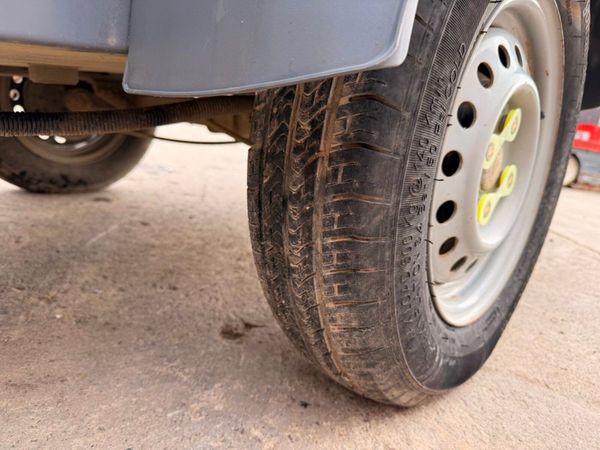 2021 ATLAS..175 CFM ... ROAD AIR COMPRESSOR ... 12 381641104