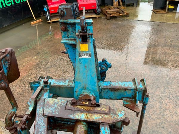 3 FURROW TSR-108 REVERSIBLE PLOUGH.......126 381653857