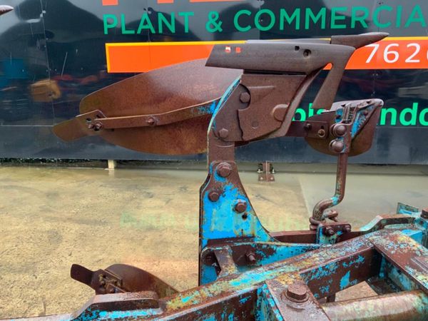 3 FURROW TSR-108 REVERSIBLE PLOUGH.......126 381653875
