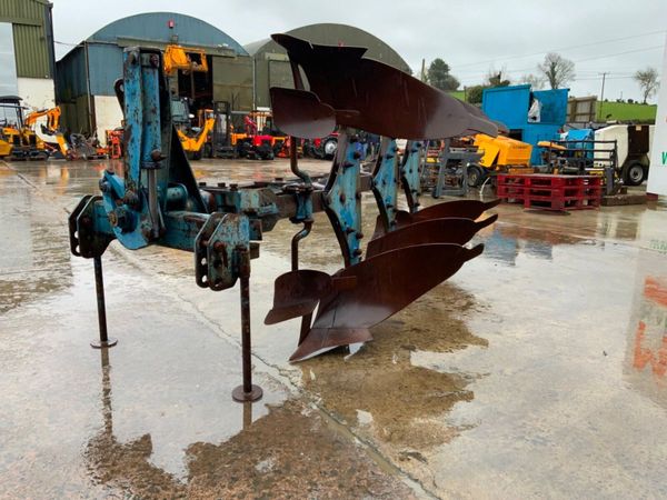 3 FURROW TSR-108 REVERSIBLE PLOUGH.......126 381653819