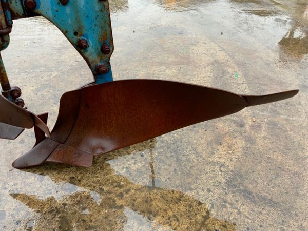 3 FURROW TSR-108 REVERSIBLE PLOUGH.......126 381653949