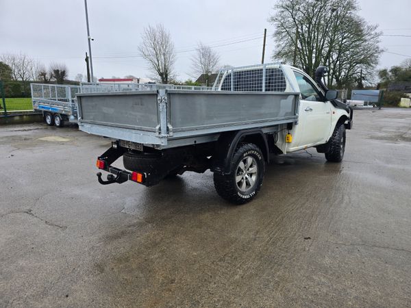 Hilux tipper body 381683504