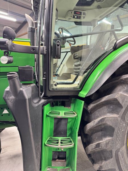 2015 John Deere 6150R 381691942