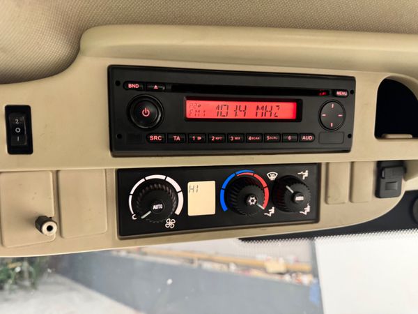 2015 John Deere 6150R 381691934