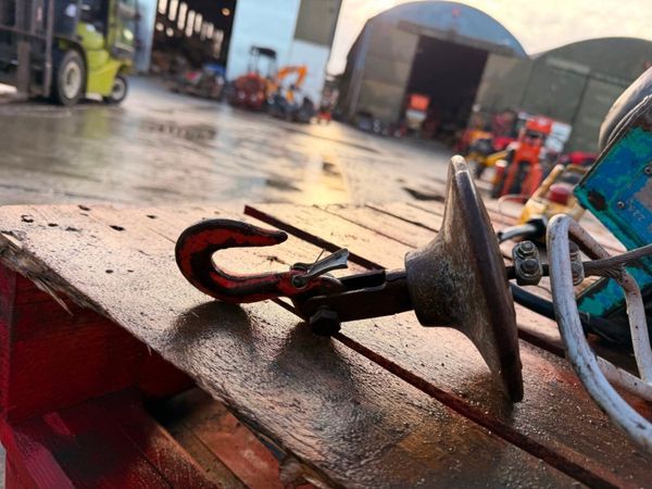 Electric Scaffold Hoist 200kg Builders Lifting Hoi 381609042