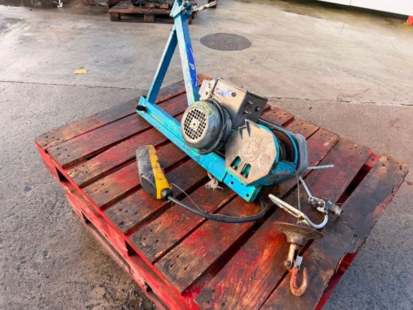 Electric Scaffold Hoist 200kg Builders Lifting Hoi 381609031