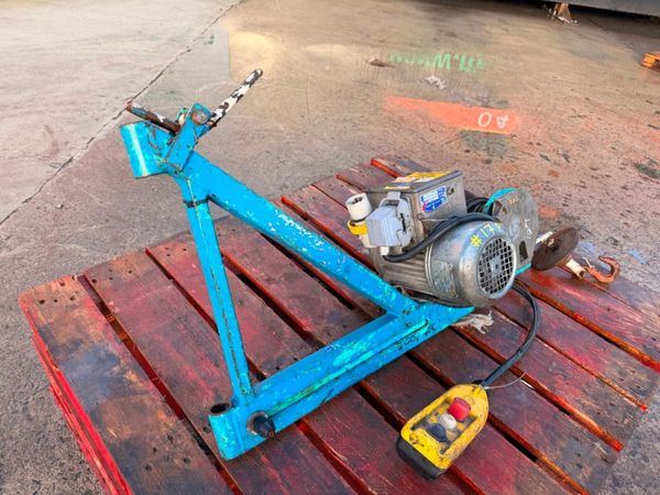 Electric Scaffold Hoist 200kg Builders Lifting Hoi 381609036