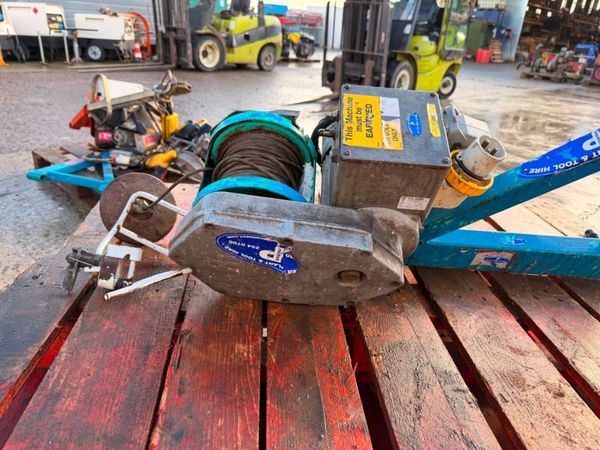 Electric Scaffold Hoist 200kg Builders Lifting Hoi 381609039