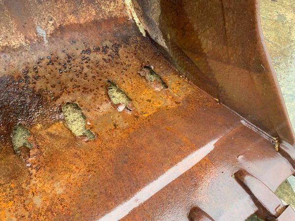 48" GEITH DIGGING BUCKET........65mm PINS.......87 381629989