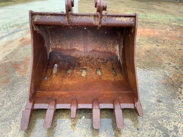 48" GEITH DIGGING BUCKET........65mm PINS.......87 381629990