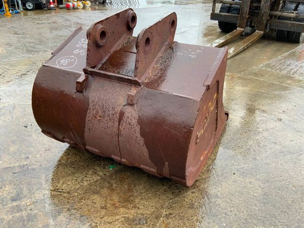 48" GEITH DIGGING BUCKET........65mm PINS.......87 381629994