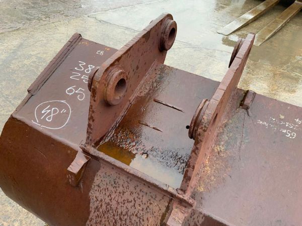 48" GEITH DIGGING BUCKET........65mm PINS.......87 381629995